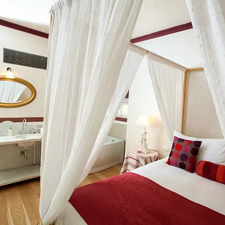 Charme In Santa Croce Apartment